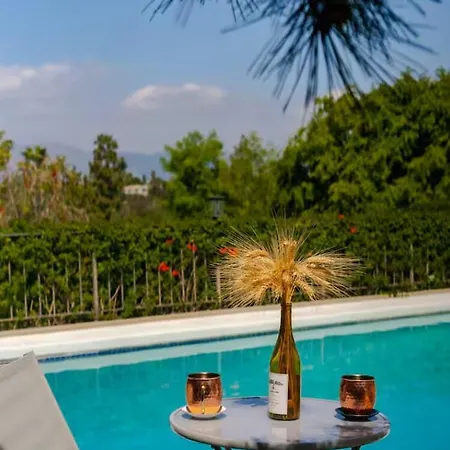 Hillside Retreat Heated Pool & Jacuzzi With Valley Views